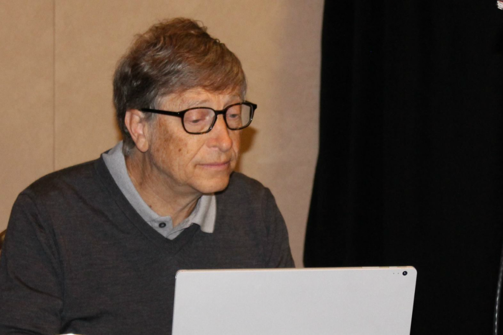 Μπιλ Γκέιτς : Η διακοπή της χρηματοδότησης του ΠΟΥ είναι «τόσο επικίνδυνη όσο ακούγεται»