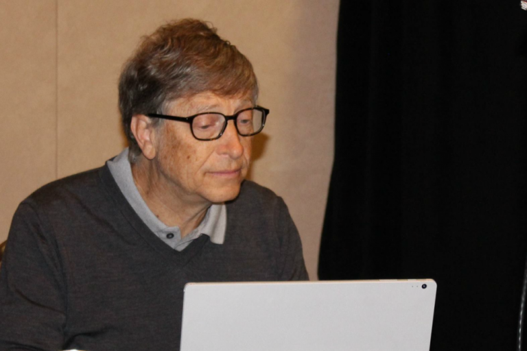 Μπιλ Γκέιτς : Η διακοπή της χρηματοδότησης του ΠΟΥ είναι «τόσο επικίνδυνη όσο ακούγεται»