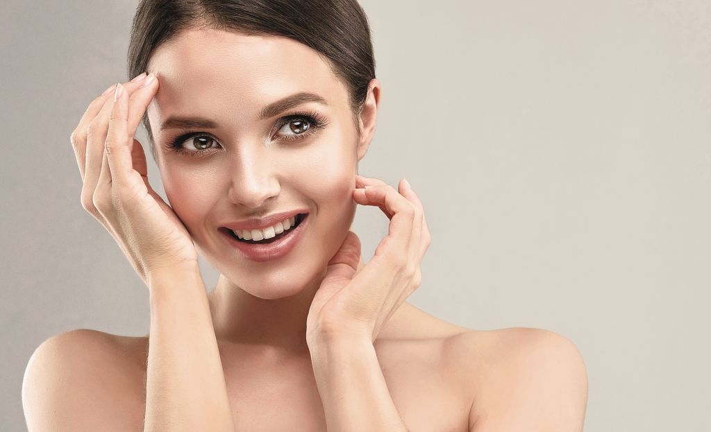 Αυτή είναι η νέα μέθοδος περιποίησης προσώπου που μπορείτε να δοκιμάσετε όσο μένετε σπίτι