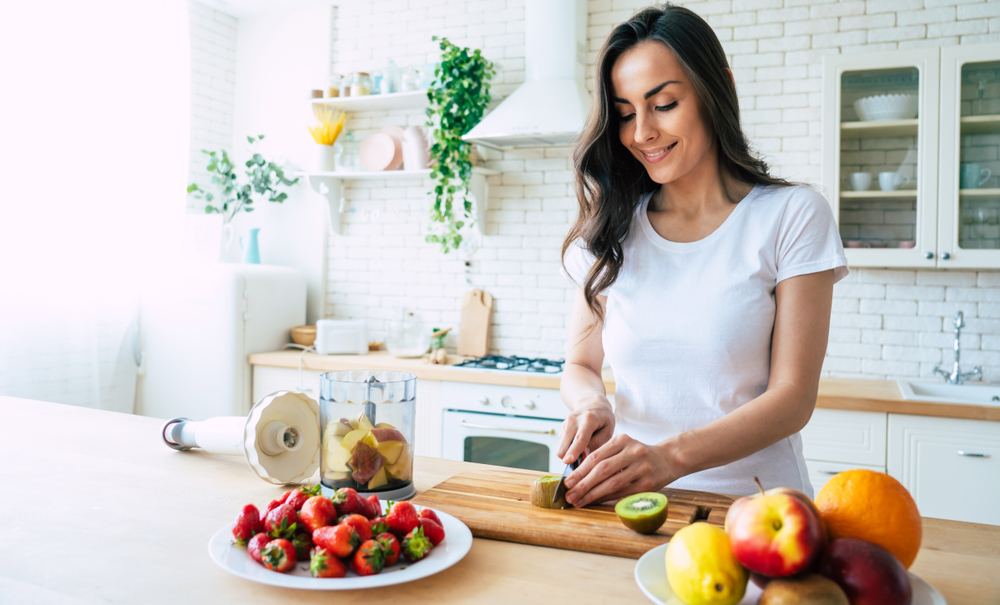 Πέντε βήματα για να βελτιώσετε τη διατροφή σας όσο μένετε σπίτι
