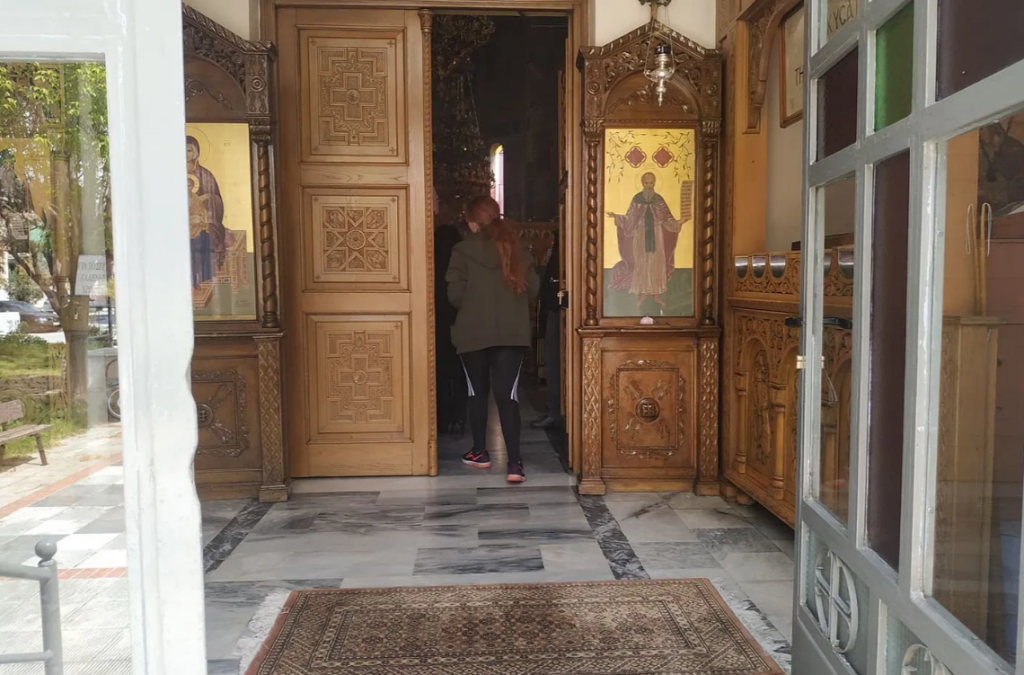 Προσήχθη ιερέας που άνοιξε εκκλησία στο Πικέρμι – Συνεχίζονται τα «αντάρτικα» σε όλη την Ελλάδα