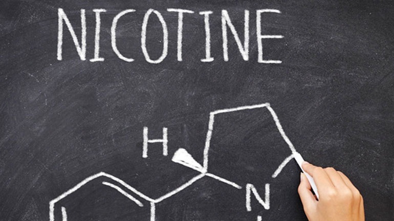 Κοροναϊος - Γαλλία : Οι αρχές θέτουν περιορισμούς στην πώληση υποκατάστατων νικοτίνης