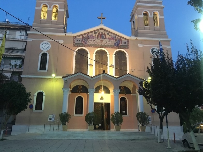 Κοροναϊός: Δεκάδες πιστοί σε εκκλησία στην Πάτρα - Αστυνομικοί μοίρασαν πρόστιμα