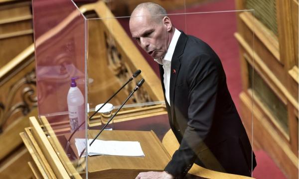 «Ταξίδι» στην Αίγινα : Στο στόχαστρο της κυβέρνησης ο Βαρουφάκης