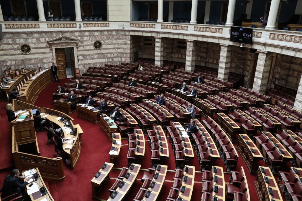 Κοροναϊός: Συζήτηση εφ' όλης της ύλης στη Βουλή για τα οικονομικά μέτρα της κυβέρνησης