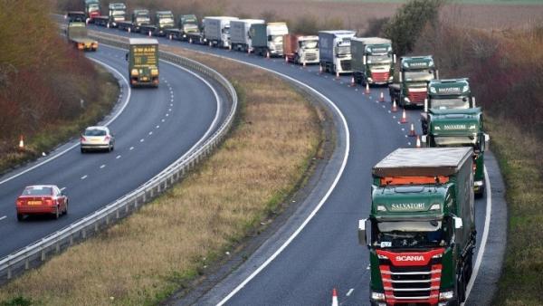 Κοροναϊός : «Φρένο» και τις μεταφορές προς την Ευρώπη – Σαν «σιδερένιο φίδι» κινούνται τα φορτηγά