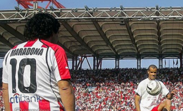 Μαραντόνα: Οι «θρυλικές» ευχές του για τα γενέθλια του Ριβάλντο