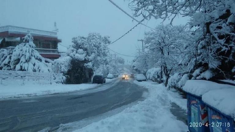 Πρωτόγνωρο σκηνικό για Απρίλη μήνα – Στα λευκά Χορτιάτης και Ελασσόνα