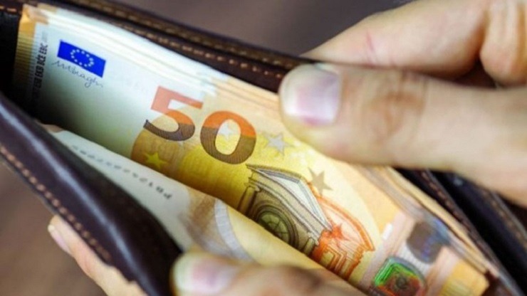Κοροναϊός : Αντίστροφη μέτρηση για την καταβολή των 800 ευρώ