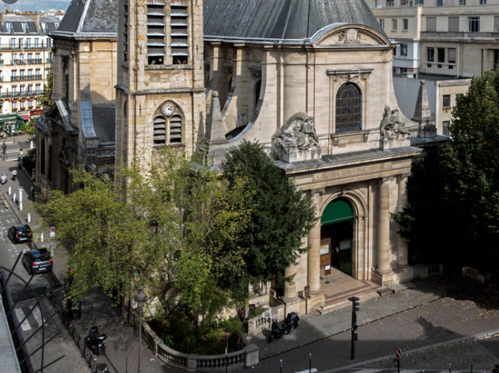 Συνέβη και στη Γαλλία: Ιερέας τέλεσε παράνομα λειτουργία για το Πάσχα