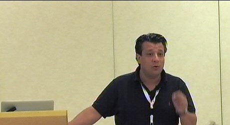 Καθηγητής Δερμιτζάκης στα «ΝΕΑ» : «Μοναδικό μας στοίχημα να ξεκλειδώσουμε τα μυστικά του ιού»