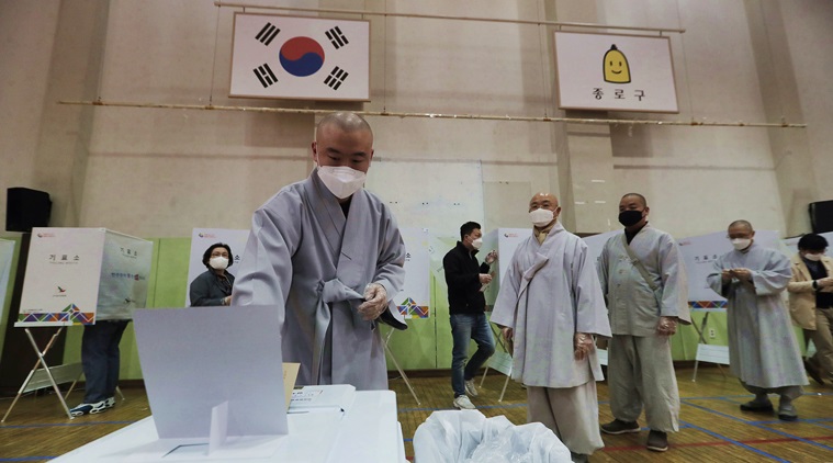 Ν. Κορέα: Υπό αυστηρά μέτρα υγιεινής πραγματοποιούνται οι εθνικές εκλογές σήμερα