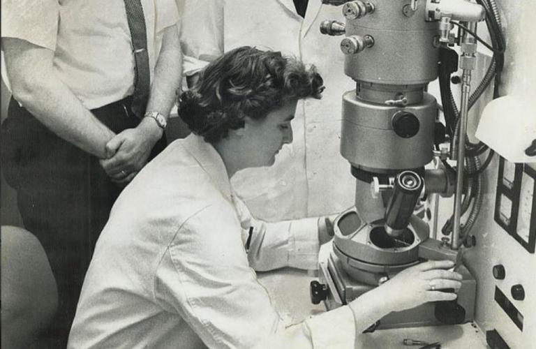 Τζουν Αλμέιντα : Η γυναίκα που ανακάλυψε τον πρώτο κοροναϊό