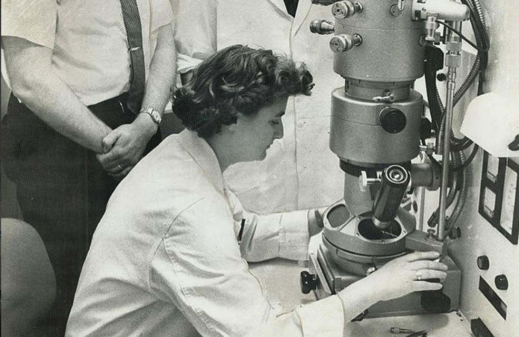 Τζουν Αλμέιντα : Η γυναίκα που ανακάλυψε τον πρώτο κοροναϊό