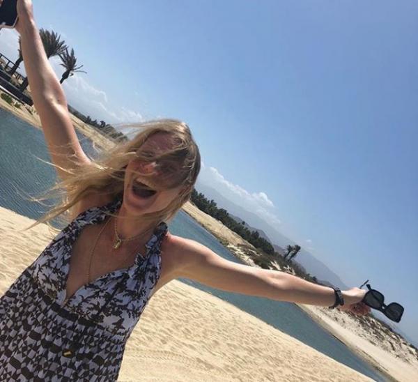 Γκουίνεθ Πάλτροου : Σε δημοπρασία ιστορικό της φόρεμα για τη μάχη κατά του κοροναϊού