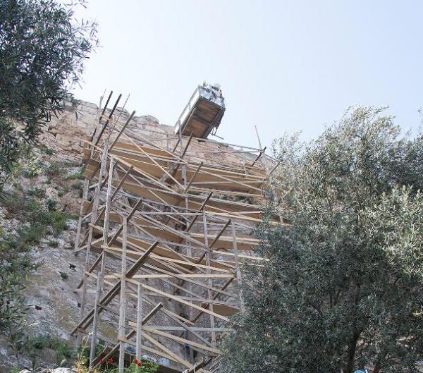 Ακρόπολη: Σε εξέλιξη τα έργα αναβάθμισης – Αναβατόριο, φωτισμός, αντικεραυνική προστασία