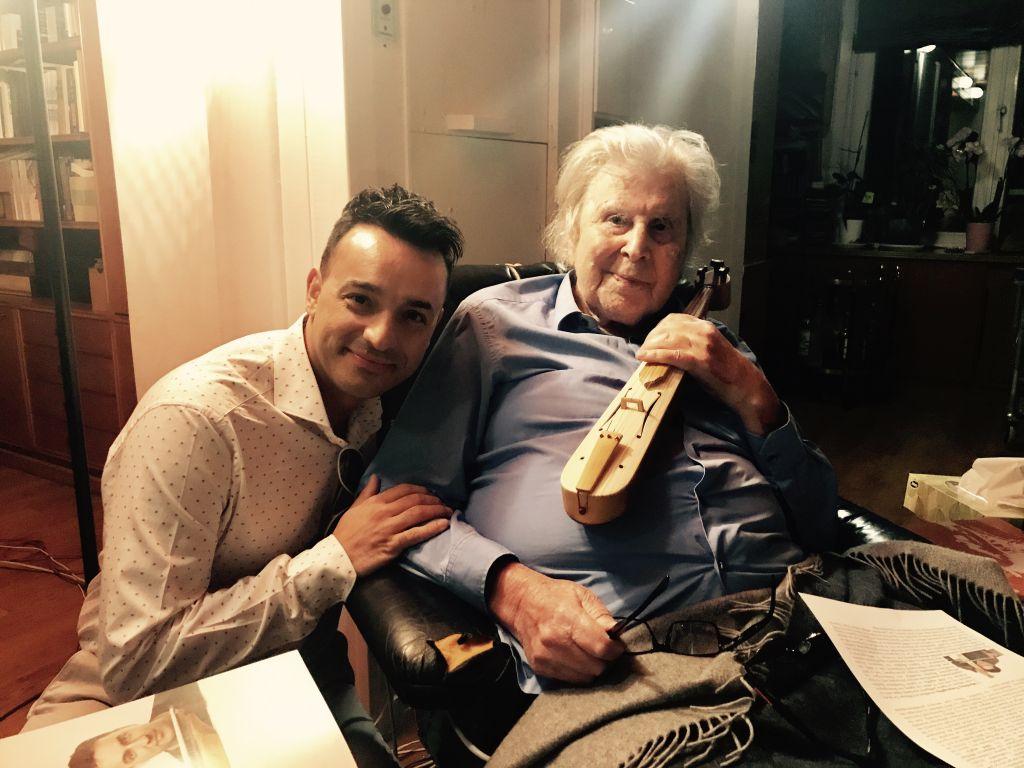 «Ξημερώνει»: Πρώτο δείγμα της συνεργασίας Μίκη Θεοδωράκη – Κώστα Τσαχουρίδη