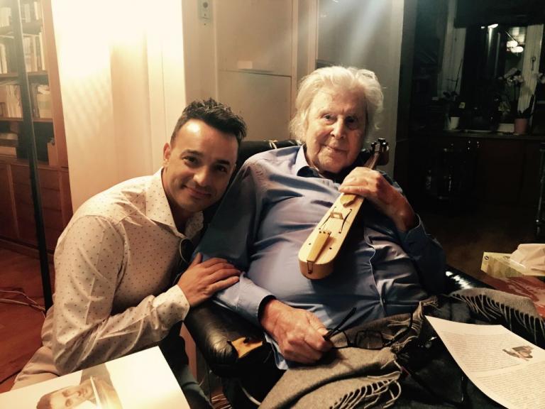 «Ξημερώνει»: Πρώτο δείγμα της συνεργασίας Μίκη Θεοδωράκη – Κώστα Τσαχουρίδη