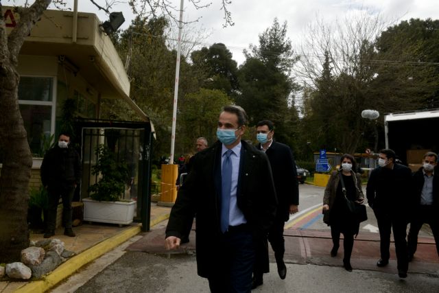 Επίσκεψη Μητσοτάκη στο Εθνικό Κέντρο Αιμοδοσίας