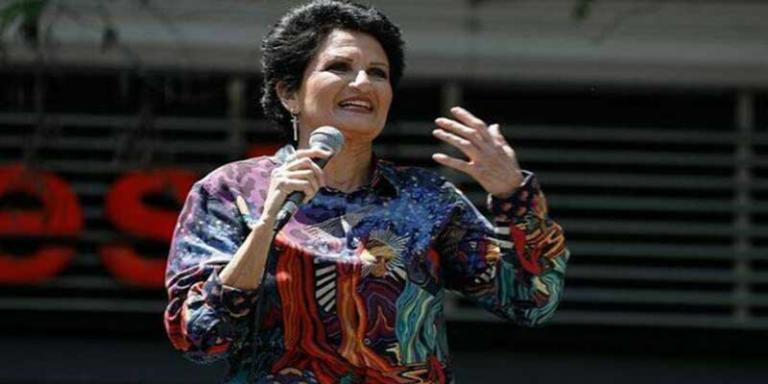 Η Πρωτοψάλτη, η στρατευμένη Τέχνη και τα πολιτικά «όρνεα»