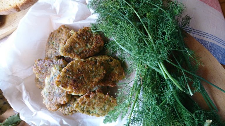 Μαραθοτηγανίτες με σέσκουλα ή σπανάκι