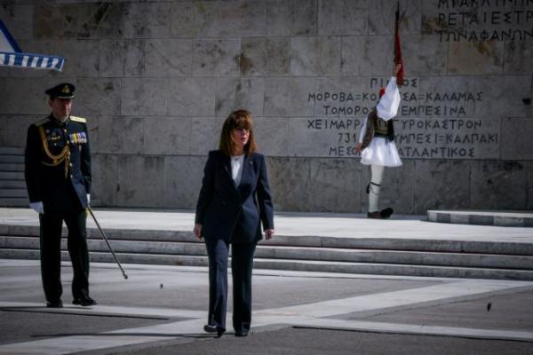 «Κυριακάτικη επίσκεψη» της ΠτΔ στο Μουσείο – Τι έγραψε στο twitter