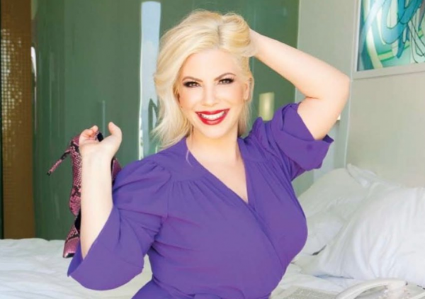 Αντελίνα Βαρθακούρη : Εύχεται «Καλή Ανάσταση» αγκαλιά με τις κόρες της