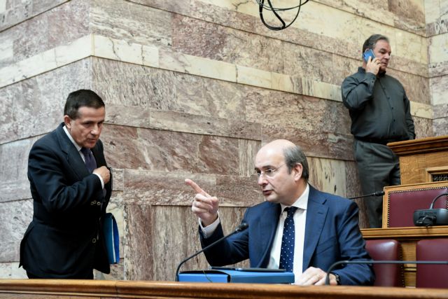 Σε αρένα μετατράπηκε η βουλή: Κόντρα ΣΥΡΙΖΑ – Χατζηδάκη για το ν/σ του υπ. Περιβάλλοντος
