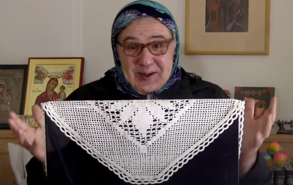 «Άγαμοι Θύται» : Η γιαγιά κάνει «La Πάσχα de Papel»