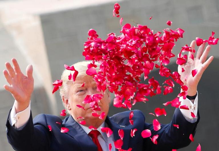 Ο Τραμπ θέλει να γίνει βασιλιάς αδιαφορώντας για τις ζωές των ανθρώπων