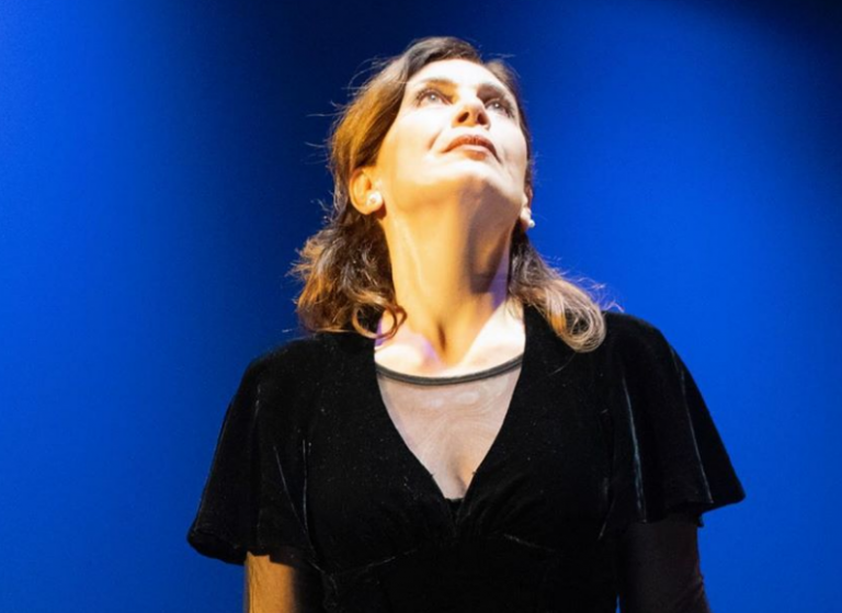 Κατερίνα Διδασκάλου : Εύχεται «Καλή Ανάσταση» με Ελύτη