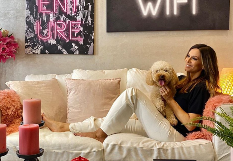 Έλλη Κοκκίνου : Μας δείχνει τα πασχαλινά κουλουράκια της!