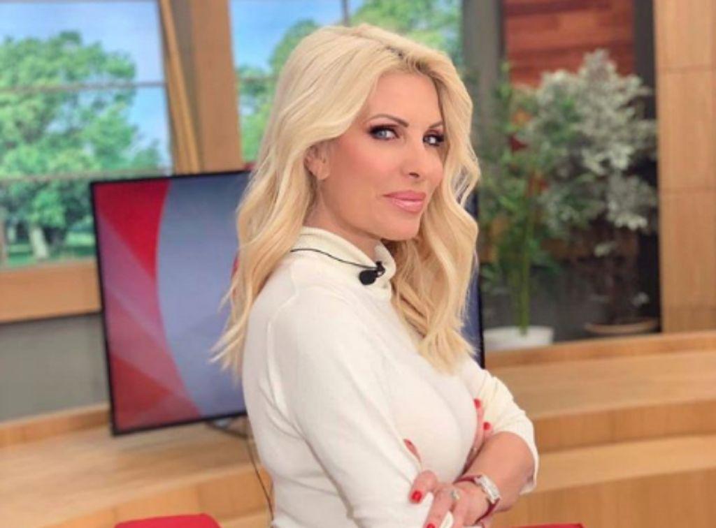 Ελένη Μενεγάκη: Παραιτήθηκε συνεργάτης της και έγιναν μαλλιά – κουβάτρια