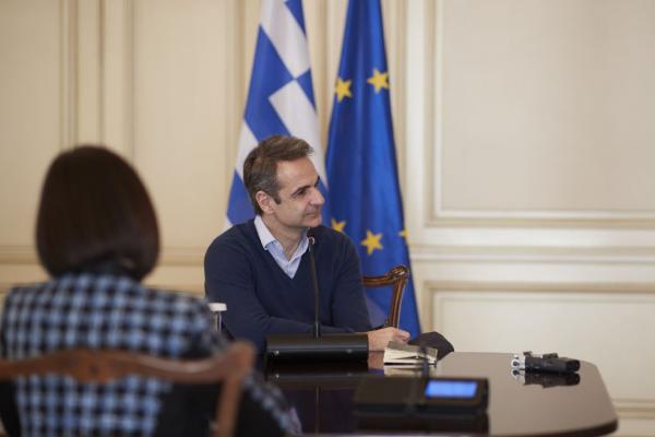 Κοροναϊός : Τηλε-ξανάγηση Μητσοτάκη στη γραμμή παραγωγής απολυμαντικών της εταιρείας «Παπουτσάνης»