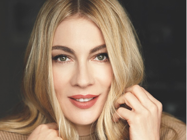 Σμαράγδα Καρύδη : Έβαλε τον Αθερίδη να της βάψει τα μαλλιά