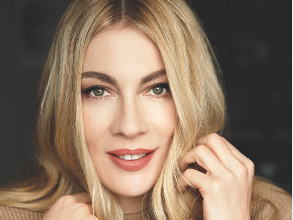 Σμαράγδα Καρύδη : Έβαλε τον Αθερίδη να της βάψει τα μαλλιά