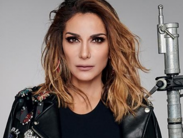 Δέσποινα Βανδή : 21 χρόνια μαζί με τον Ντέμη Νικολαΐδη