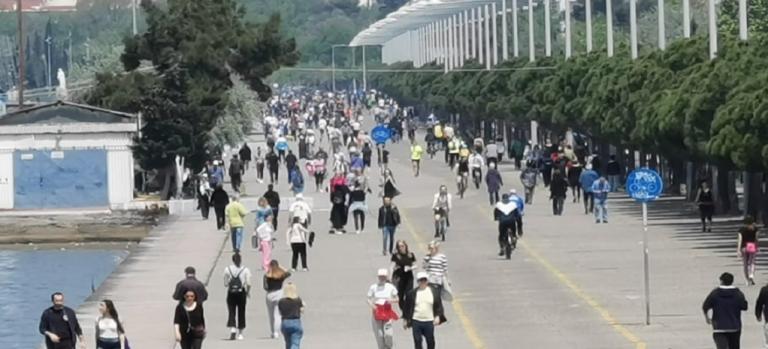 Θεσσαλονίκη : Γεμάτη κόσμο πάλι η Νέα Παραλία