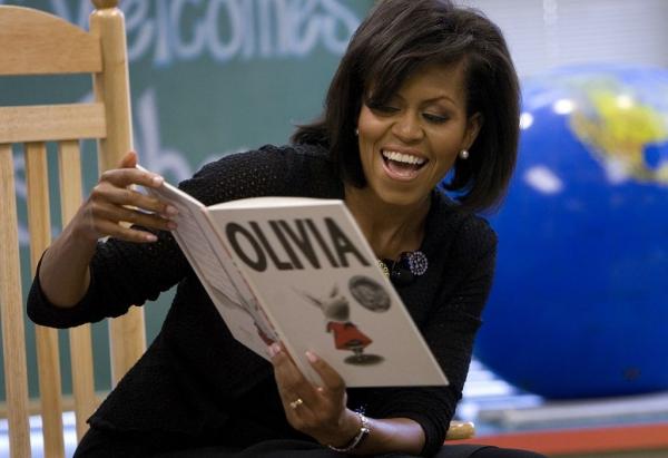 Η Μισέλ Ομπάμα διαβάζει online παραμύθια