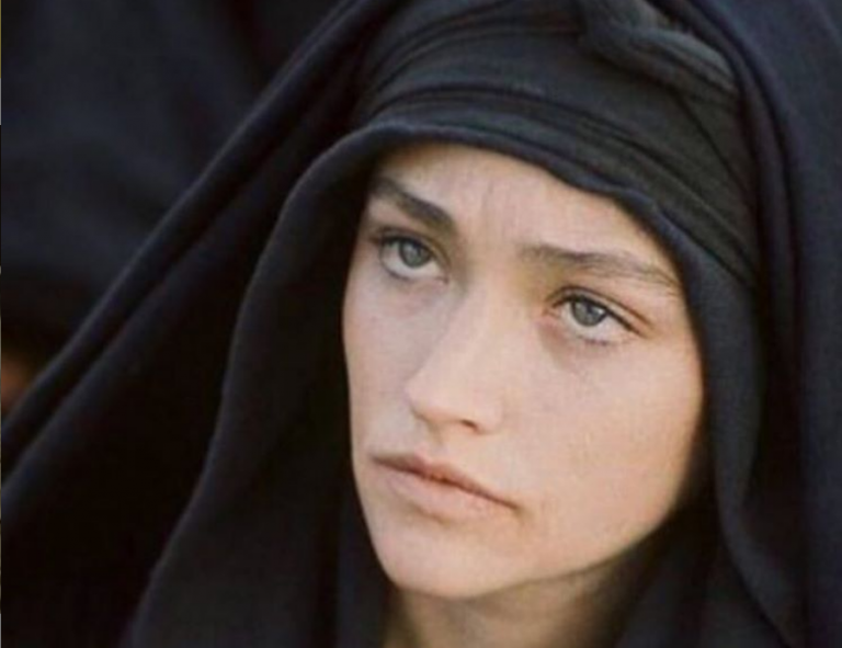 Η «Παναγία» του Τζεφιρέλι στέλνει το δικό της μήνυμα για το φετινό Πάσχα