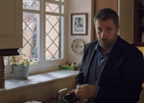 Σπύρος Παπαδόπουλος : Τι ζήτησε να αλλάξει στο σποτ «Μένουμε Σπίτι»