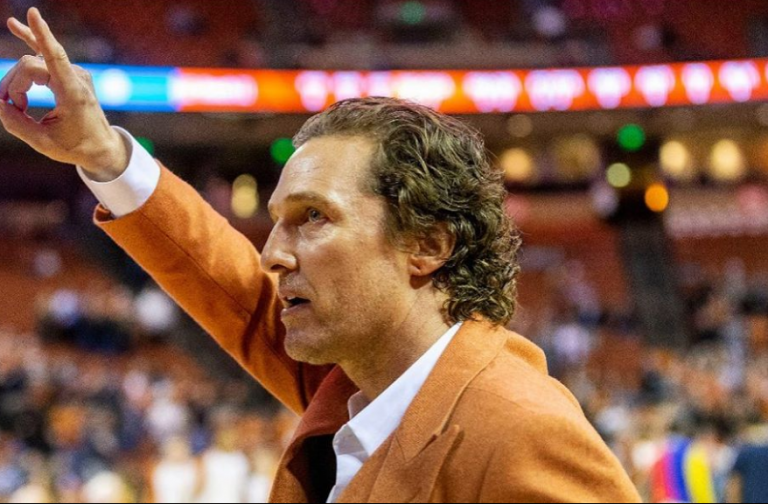 Μάθιου Μακόναχι για κοροναϊό : Είμαστε σε πόλεμο