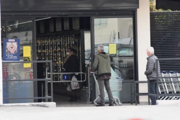 Κοροναϊός : Εκτοξεύτηκαν τα κέρδη των σούπερ μάρκετ – Τεράστια άνοδος σε οnline πωλήσεις