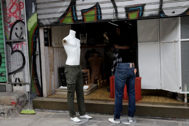 Κοροναϊός : Οι επιχειρήσεις που ανεβάζουν ρολά αύριο – Τα ωράρια, οι κανόνες και ο προβληματισμός