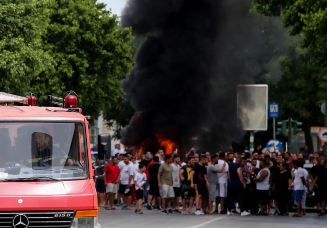 Τι απαντούν οι Ρομά για τα επεισόδια στη Νέα Σμύρνη – Γιατί αμφισβητούν τα τεστ του ΕΟΔΥ