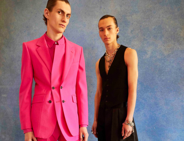 Ντον ΜακΚάλιν: Ο «φωτογράφος των πολέμων» φωτογραφίζει Alexander McQueen