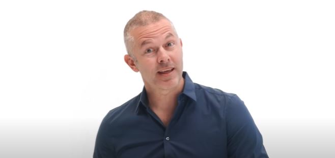 Κοροναϊός : Σποτ για τον συνωστισμό στις πλατείες με τον Χρήστο Λούλη