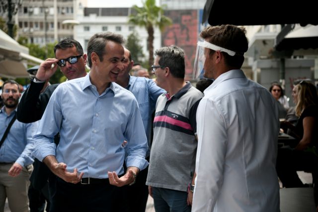 Στον Πειραιά ο Κυριάκος Μητσοτάκης – Συνάντησε καταστηματάρχες και πολίτες