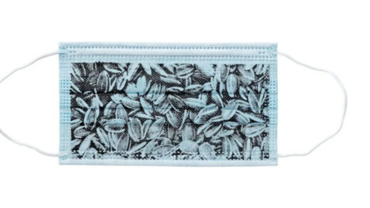 Μάσκες προστασίας από τον κοροναϊό με την υπογραφή του Ai Weiwei