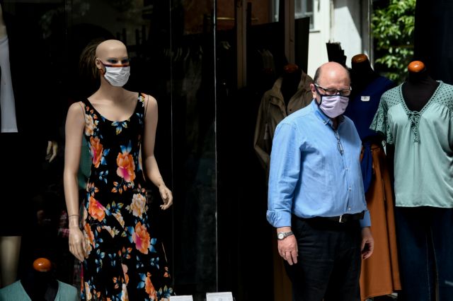 Η νέα πραγματικότητα στο εμπόριο: Μάσκες, απολυμάνσεις και ουρές – Πού ποντάρουν οι καταστηματάρχες